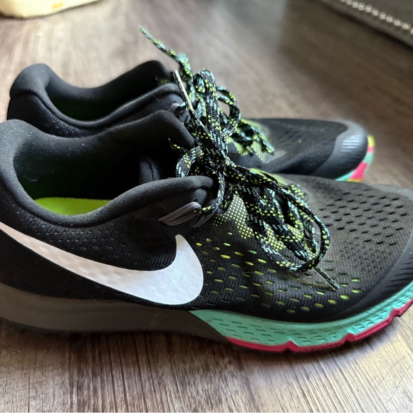 Nike Black and Teal Running Shoes - Picture 1 of 3